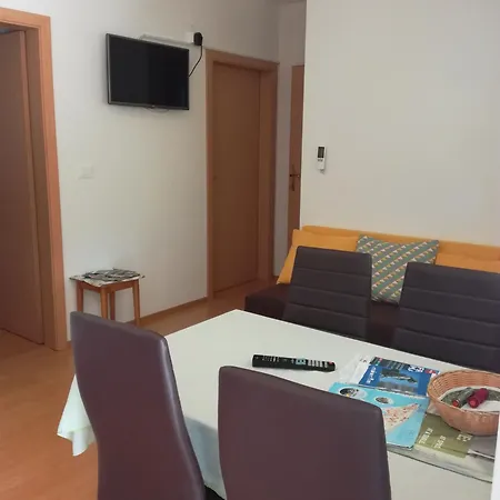 Mit Balkon Апартаменты *